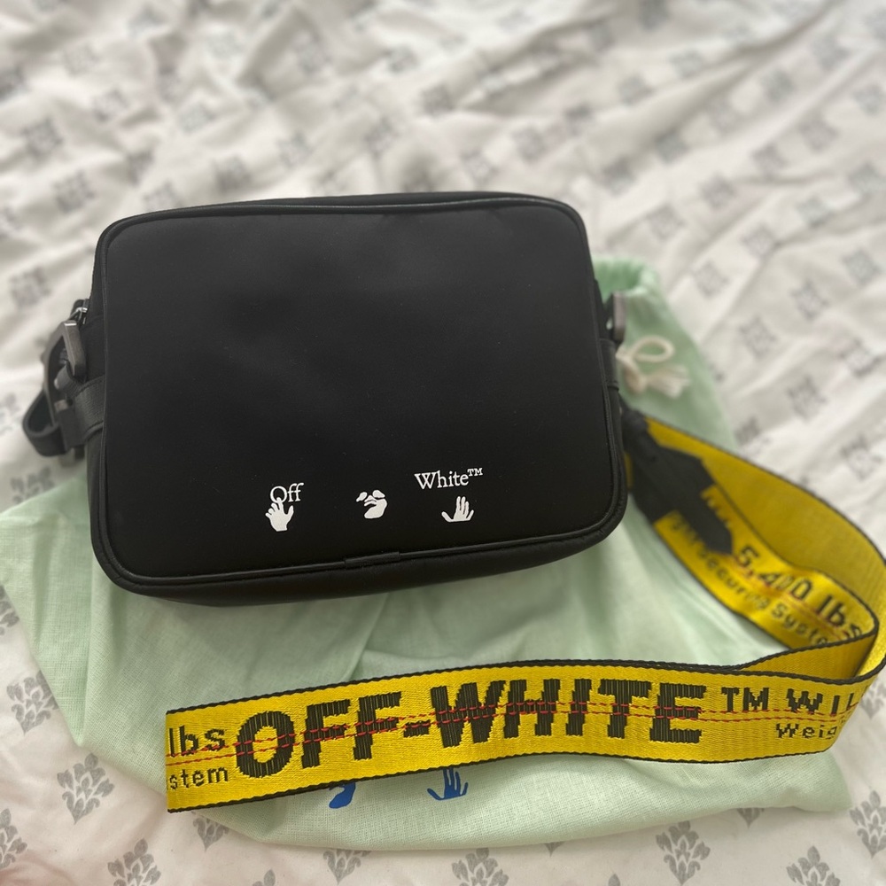 COPY - BRAND NEW NEVER WORN Off-White Messenger bag Original dust bag & tags UN…
